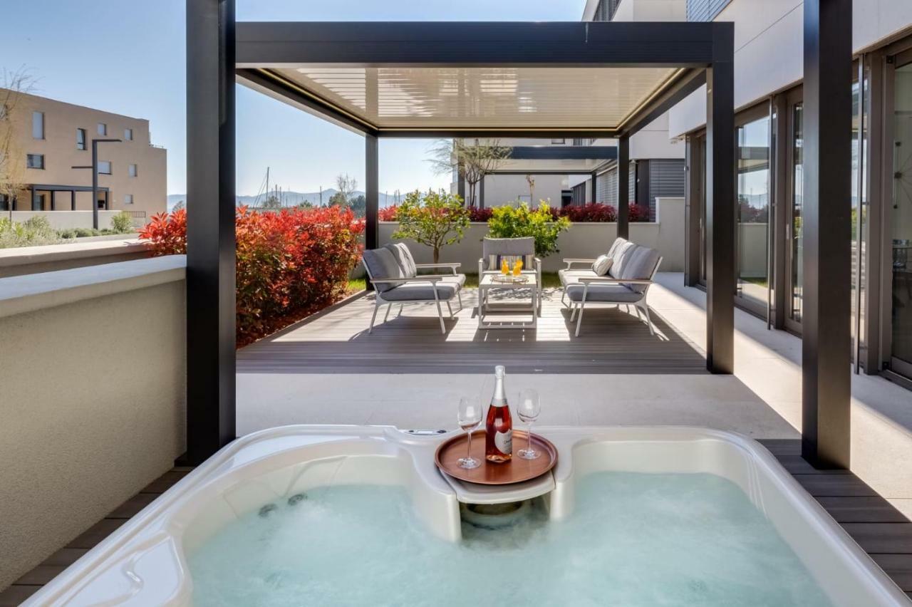 Shell Luxury Residences With Pool And Whirlpool Zara Esterno foto