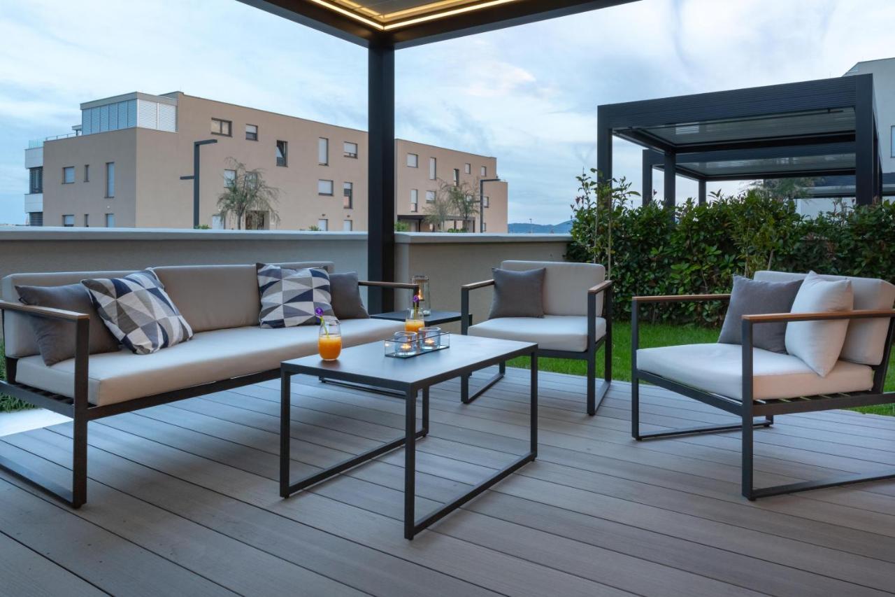 Shell Luxury Residences With Pool And Whirlpool Zara Esterno foto
